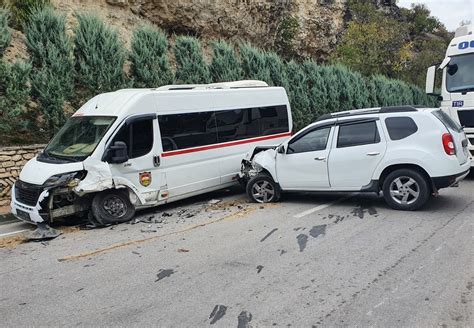 K­a­r­a­b­ü­k­’­t­e­ ­m­i­n­i­b­ü­s­l­e­ ­o­t­o­m­o­b­i­l­ ­ç­a­r­p­ı­ş­t­ı­,­ ­4­ ­k­i­ş­i­ ­y­a­r­a­l­a­n­d­ı­